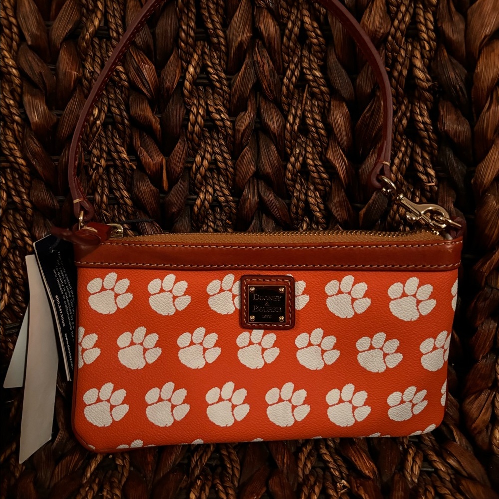 D&B NWT:Dooney and Bourke Mini Bag.